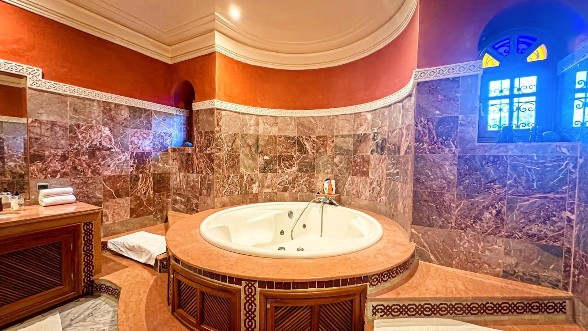 Charming Luxury Villa - Pool & Hot Tub Marrakesh